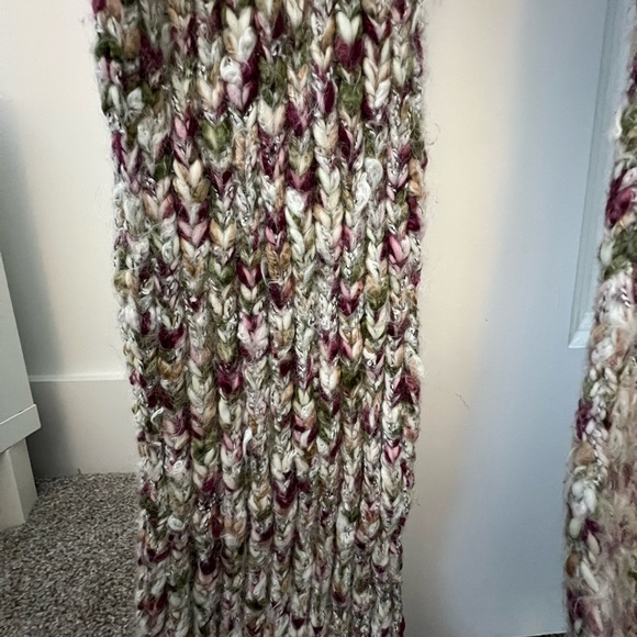 Scarf - Picture 1 of 2